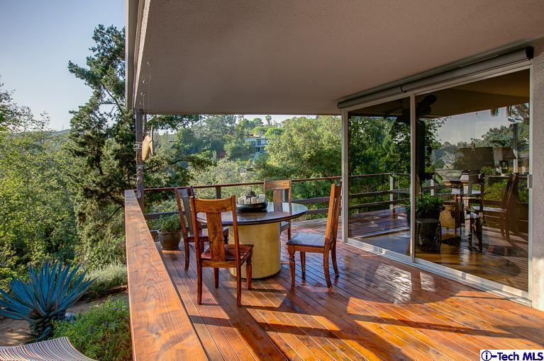 385 Manford Way Pasadena, CA 91105 - Photo 25 of 44 a view of a patio with a dining table and chairs