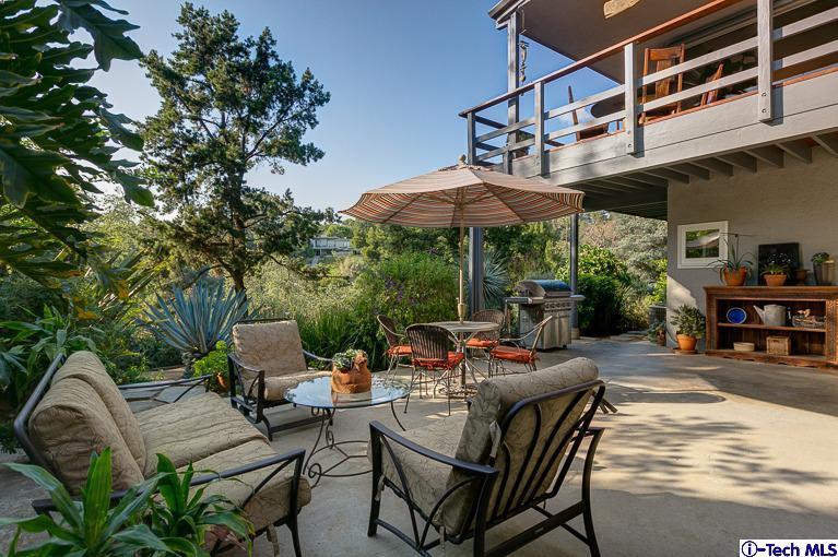 385 Manford Way Pasadena, CA 91105 - Photo 28 of 44 a view of outdoor space yard and patio