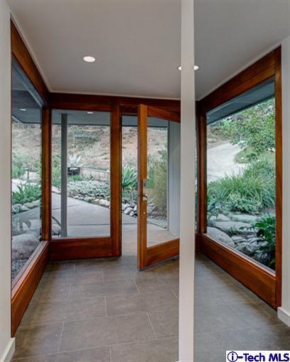 385 Manford Way Pasadena, CA 91105 - Photo 4 of 44