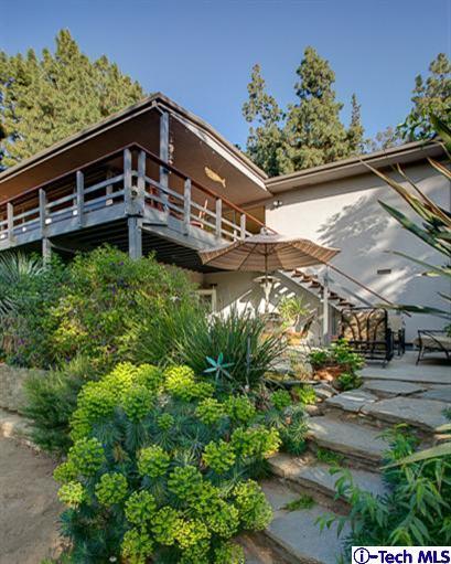 385 Manford Way Pasadena, CA 91105 - Photo 35 of 44 a view of a house with a yard