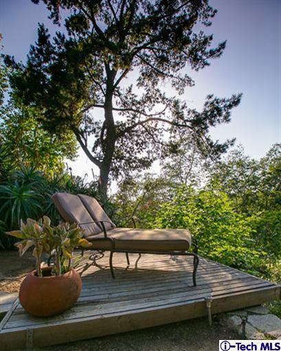 385 Manford Way Pasadena, CA 91105 - Photo 39 of 44 a view of a backyard with sitting area