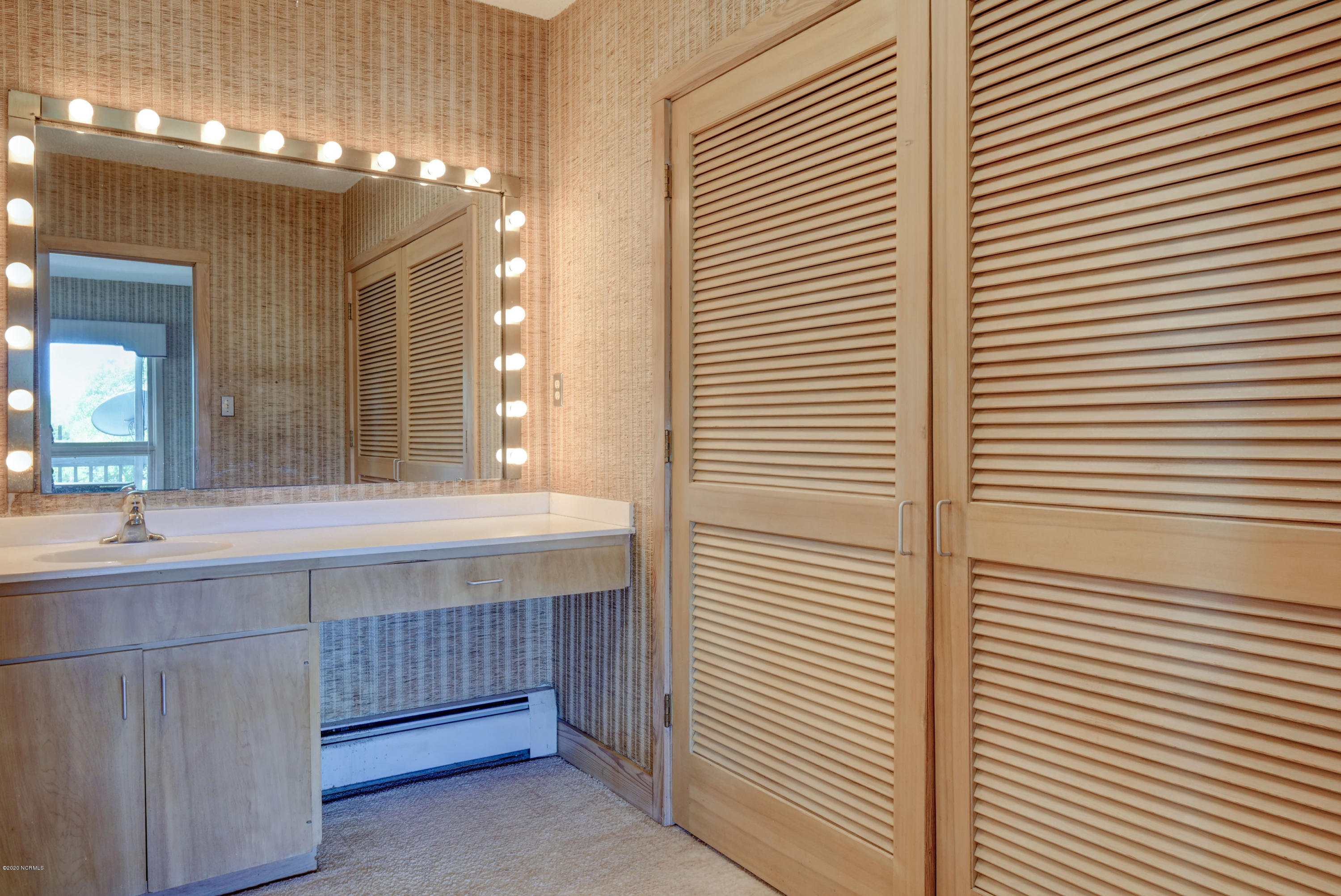 5550 Peden Point Road Wilmington, NC 28409 - Photo 22 of 62 Master Bathroom - Dressing Area