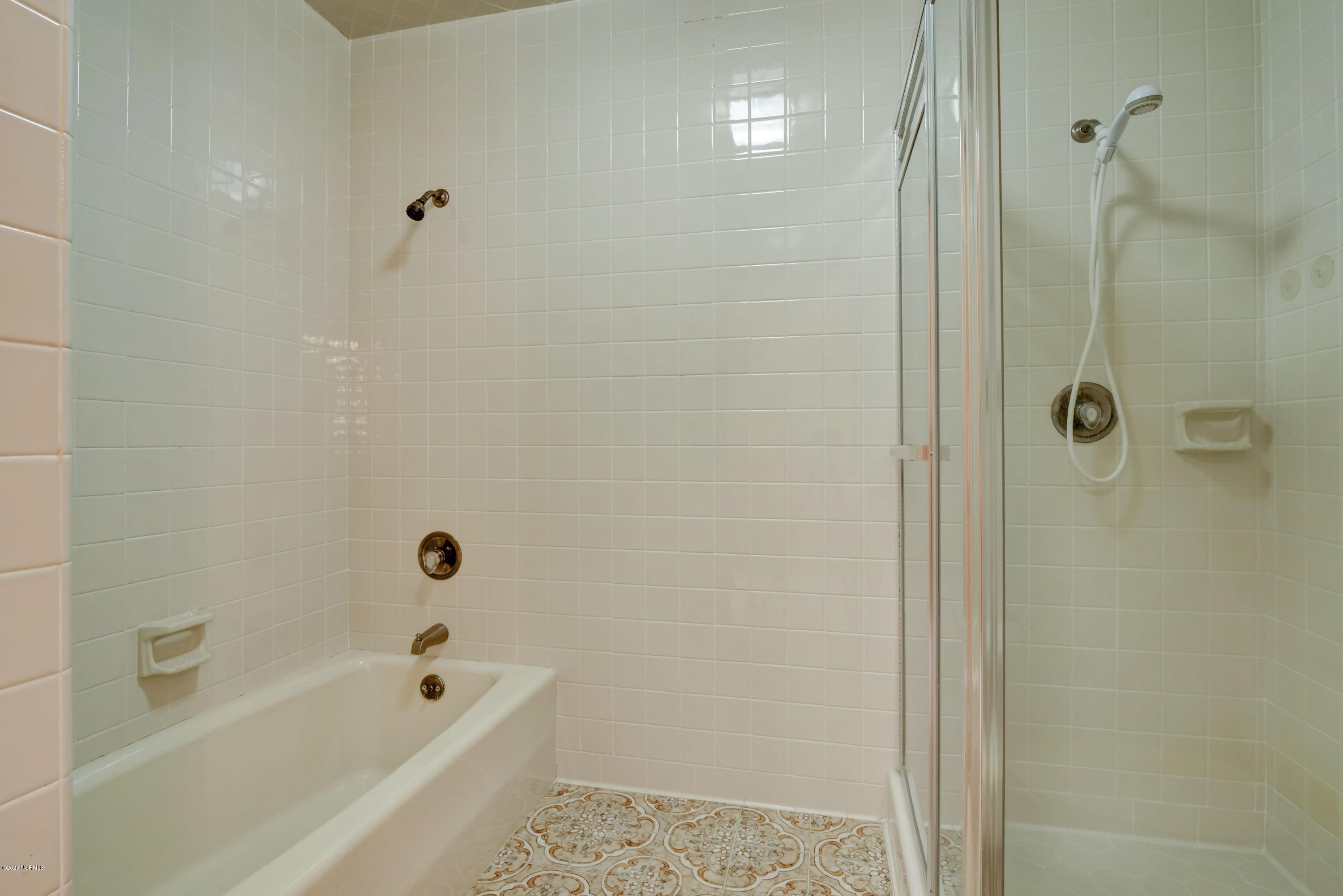 5550 Peden Point Road Wilmington, NC 28409 - Photo 23 of 62 Master Bathroom