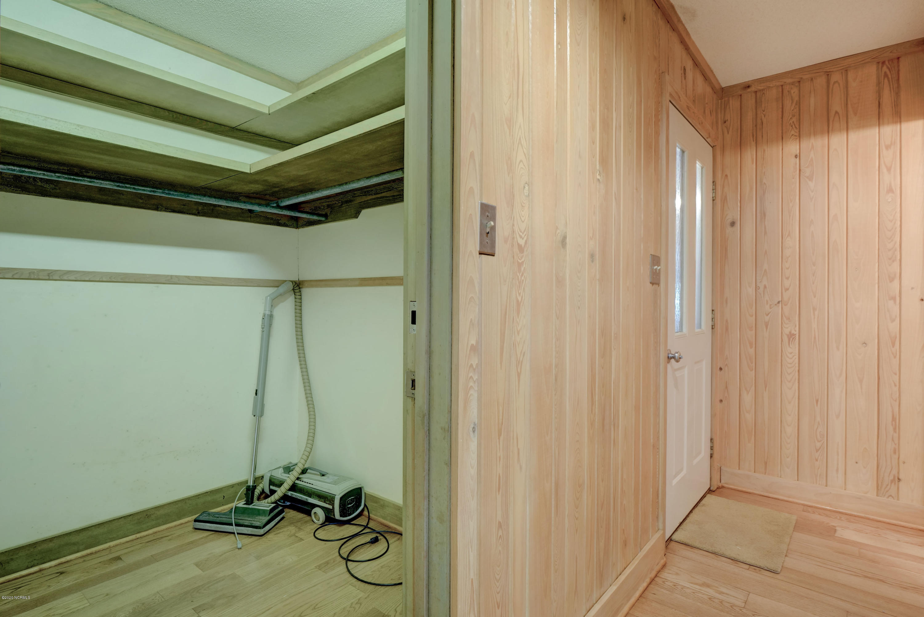 5550 Peden Point Road Wilmington, NC 28409 - Photo 41 of 62 Studio Apartment - Entry/Closet