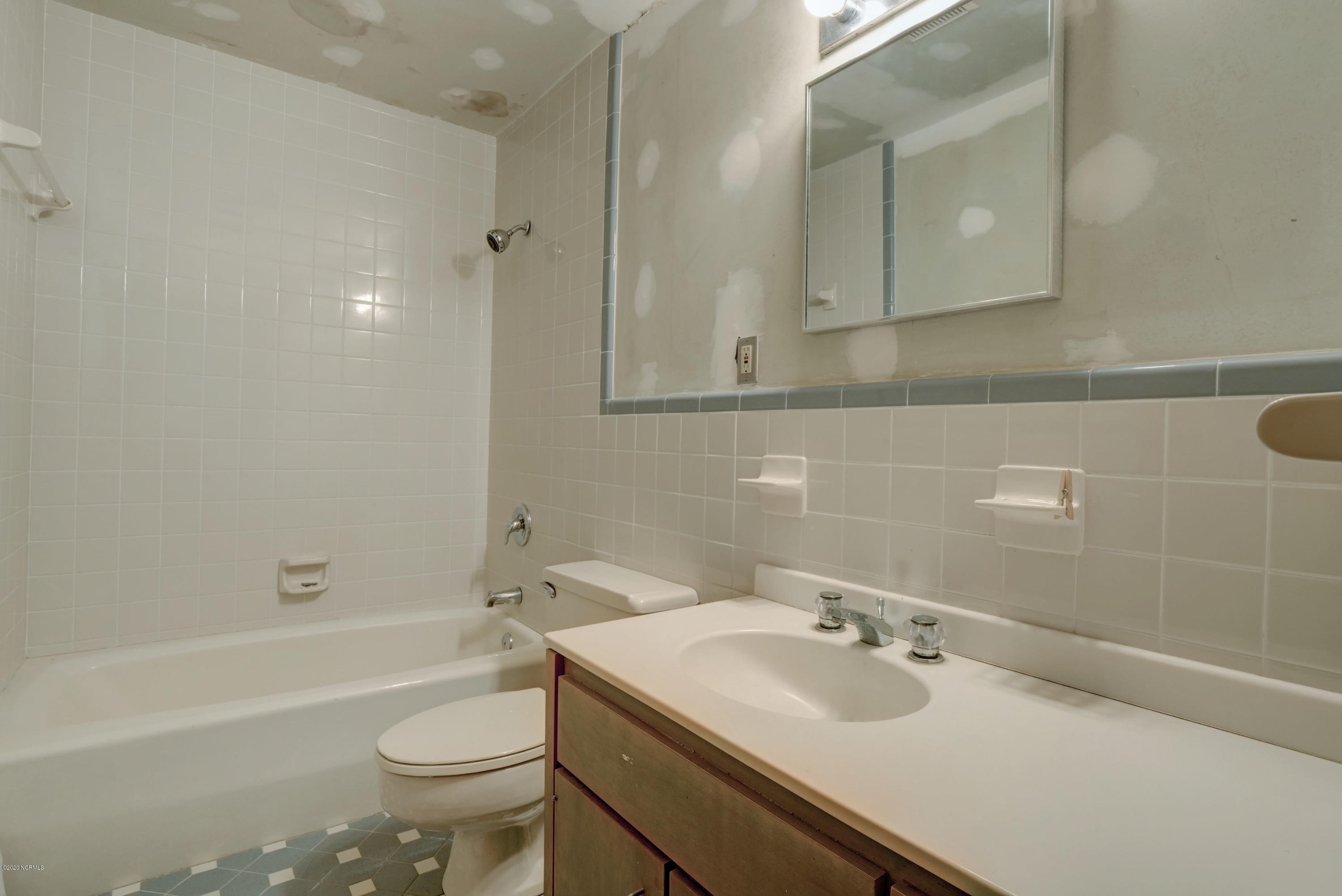 5550 Peden Point Road Wilmington, NC 28409 - Photo 42 of 62 Studio Apartment - Bathroom