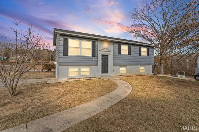 $209,900 | 5916 Dogwood Lane, Godfrey, IL 62035