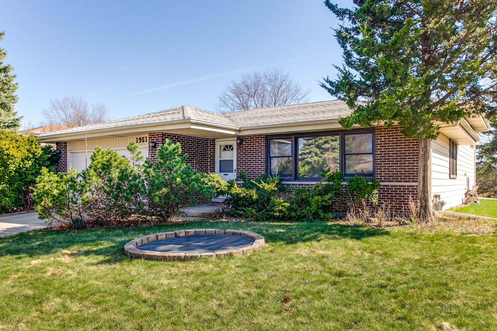 1951 West Spring Ridge Drive Arlington Heights, IL 60004 - Photo 2 of 25
