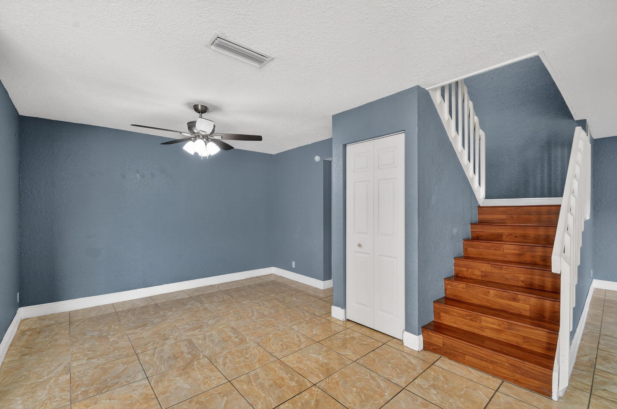 320 Woodland Road Palm Springs, FL 33461 - Photo 17 of 49 18-web-or-mls-DSC_4835