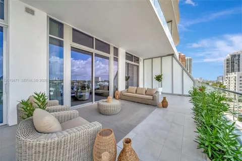 $2,000,000 | 153 North Seabreeze Boulevard, Unit 403, Fort Lauderdale, FL 33304