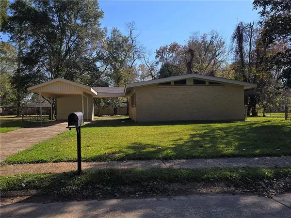 $124,900 | 1715 Roscommon Drive, Alexandria, LA 71303