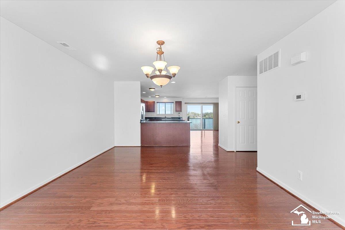 2767 Riverside Court Trenton, MI 48183 - Photo 10 of 46 50200895-bf9516d1-5cef-4ca3-8cb6-cead3c70f50e.JPG