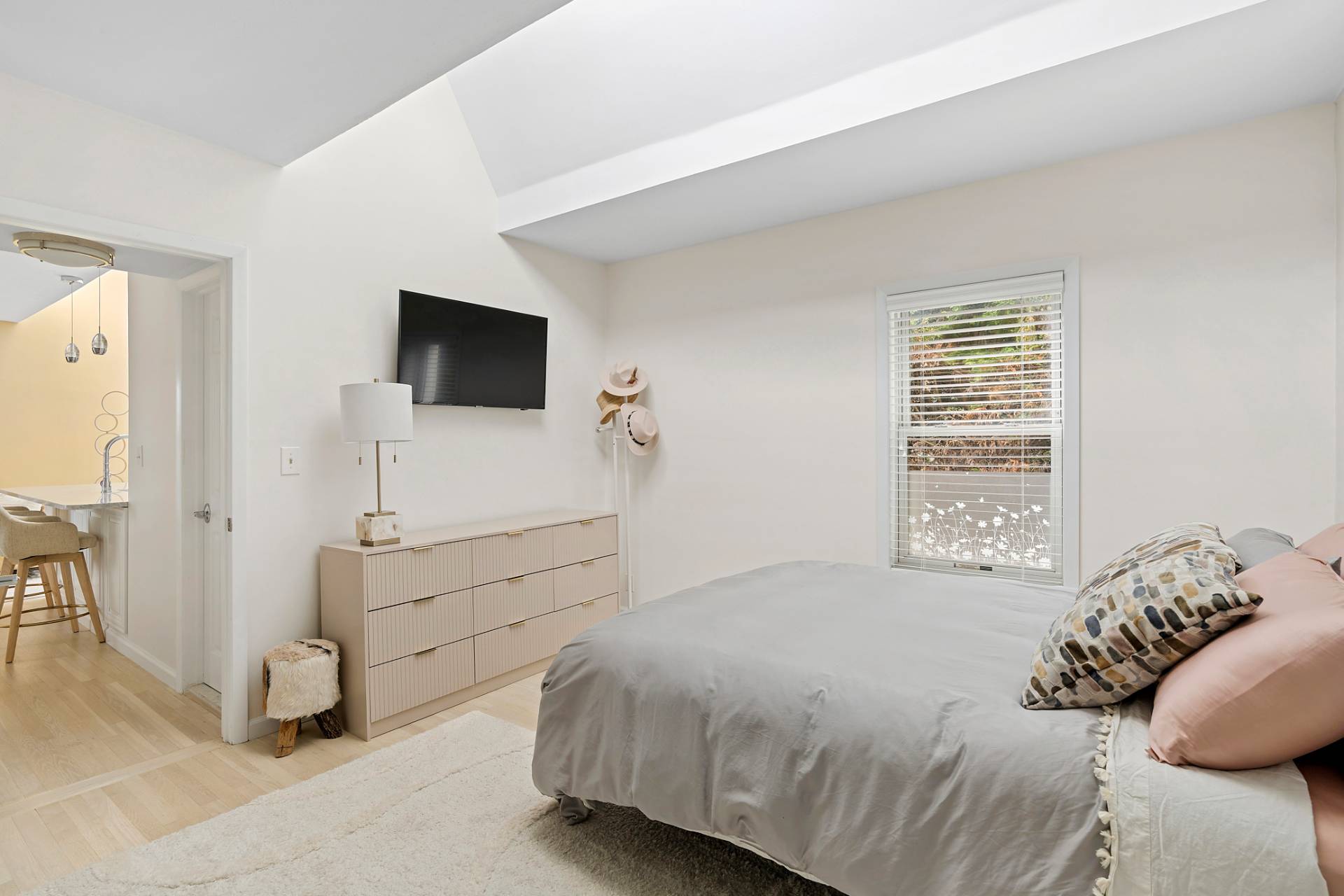 30 Little Neck Road, Unit 21 Southampton, NY 11968 - Photo 9 of 10