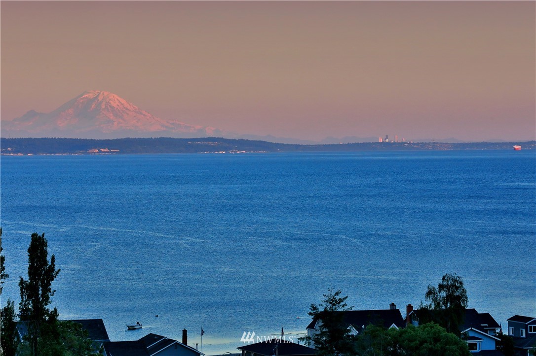 6188 Double Bluff Road Freeland, WA 98249 - Photo 16 of 40 a view of an ocean