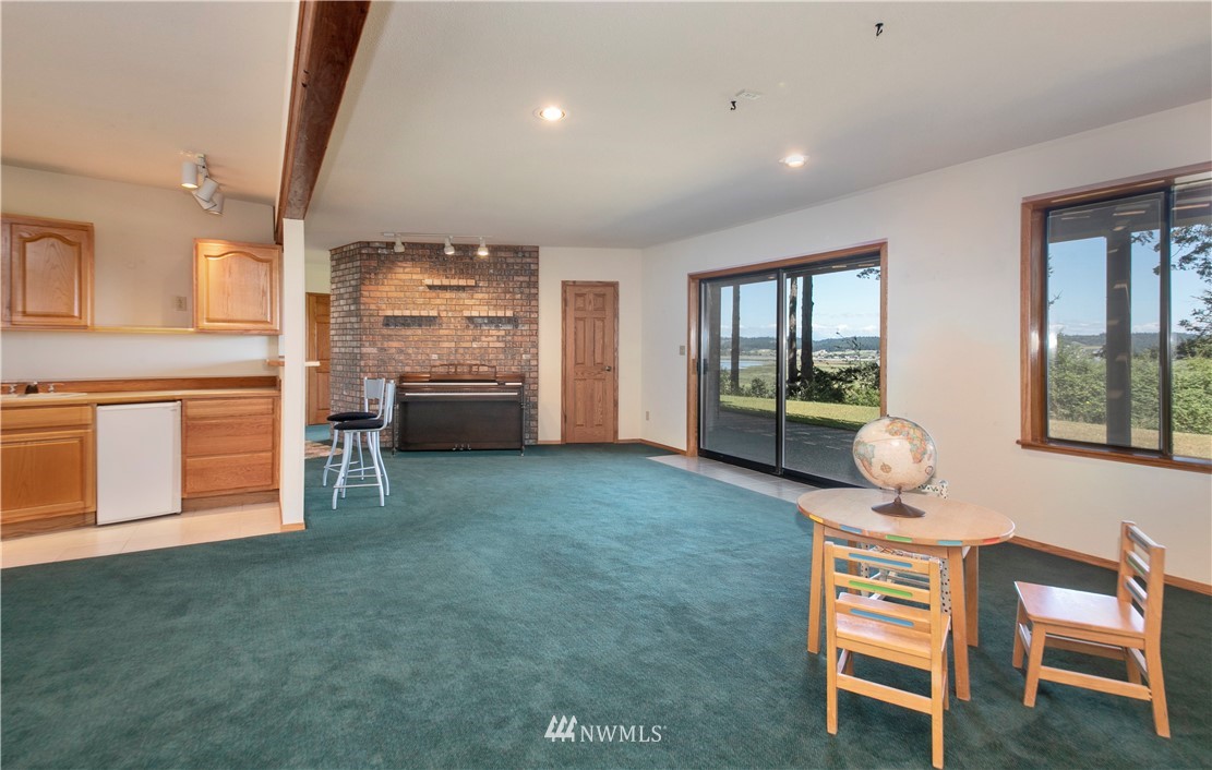6188 Double Bluff Road Freeland, WA 98249 - Photo 35 of 40 a room with furniture and window