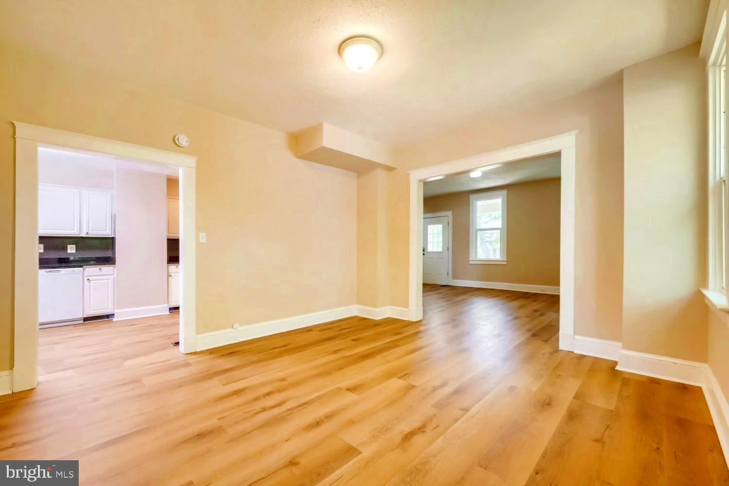 411 North Rock Glen Road Baltimore, MD 21229 - Photo 12 of 38