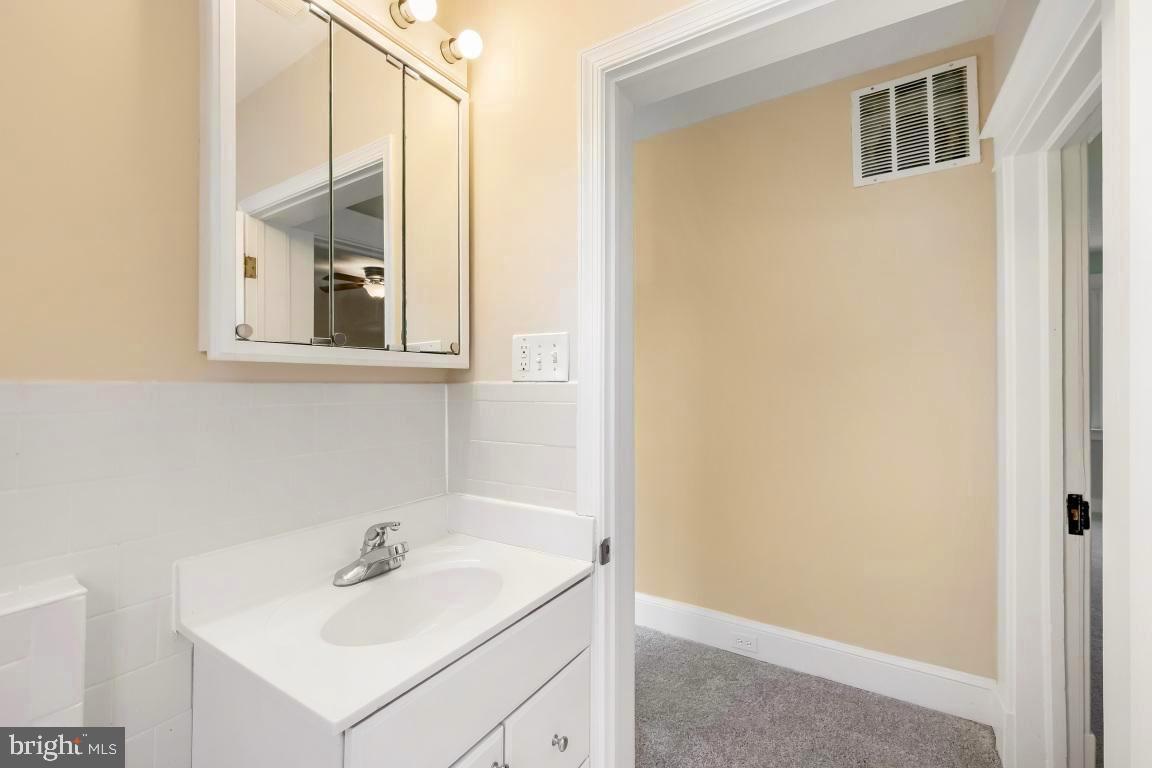 411 North Rock Glen Road Baltimore, MD 21229 - Photo 24 of 38 Upstairs Bathroom