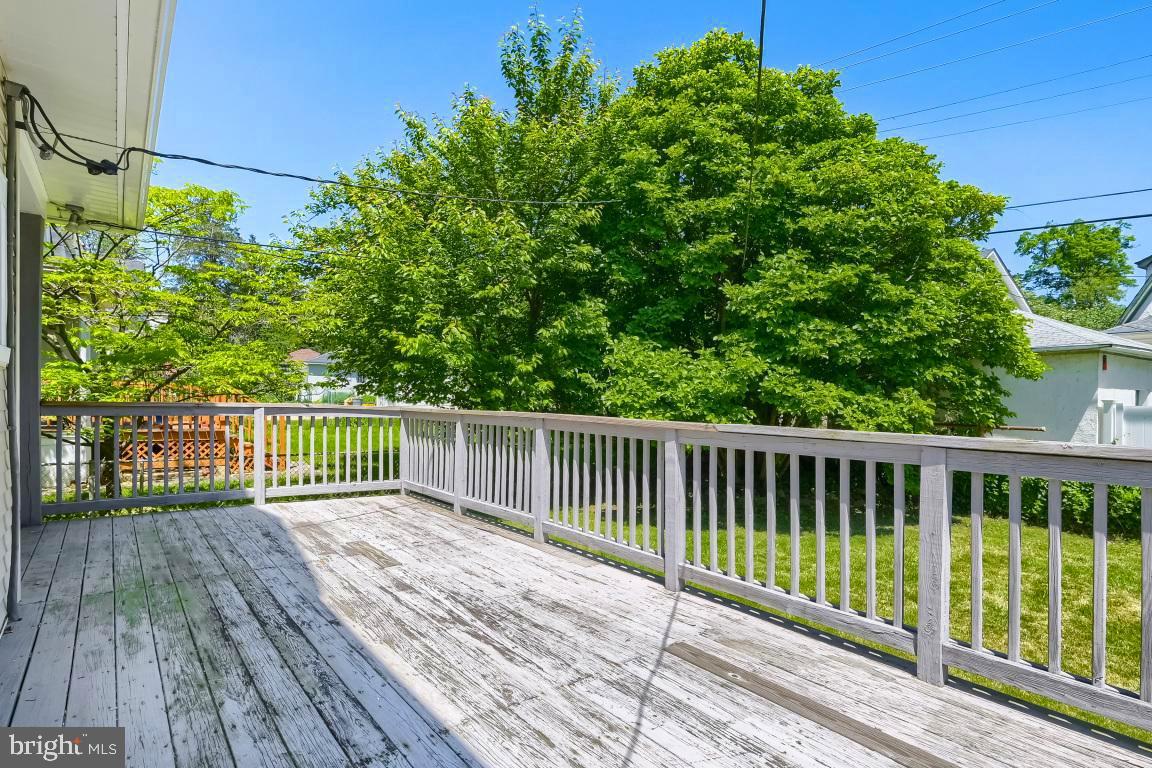 411 North Rock Glen Road Baltimore, MD 21229 - Photo 30 of 38 Deck