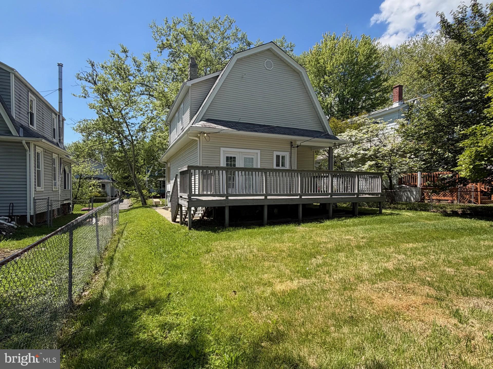 411 North Rock Glen Road Baltimore, MD 21229 - Photo 4 of 5