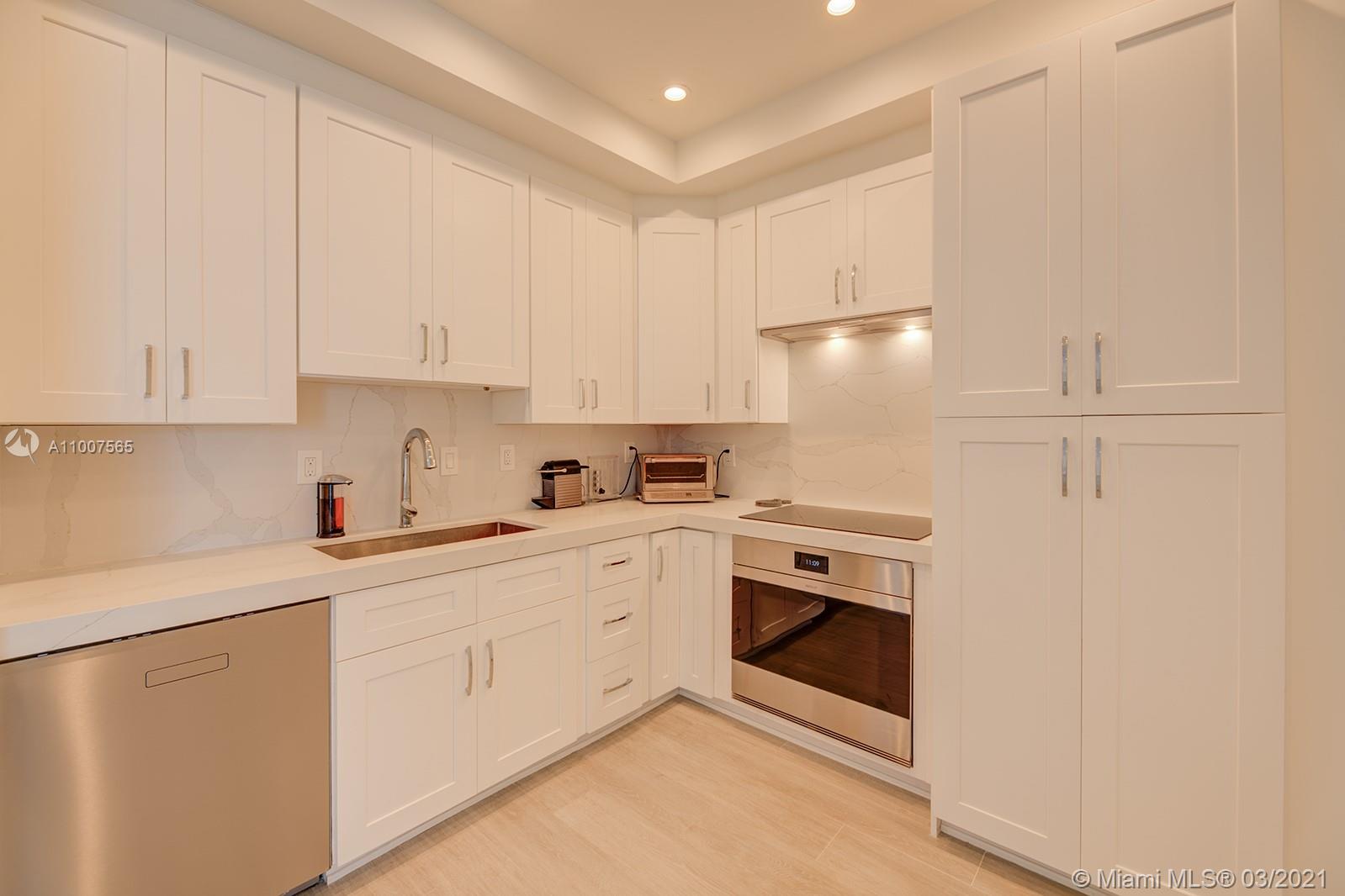 1500 Bay Road, Unit 1526S Miami Beach, FL 33139 - Photo 3 of 25