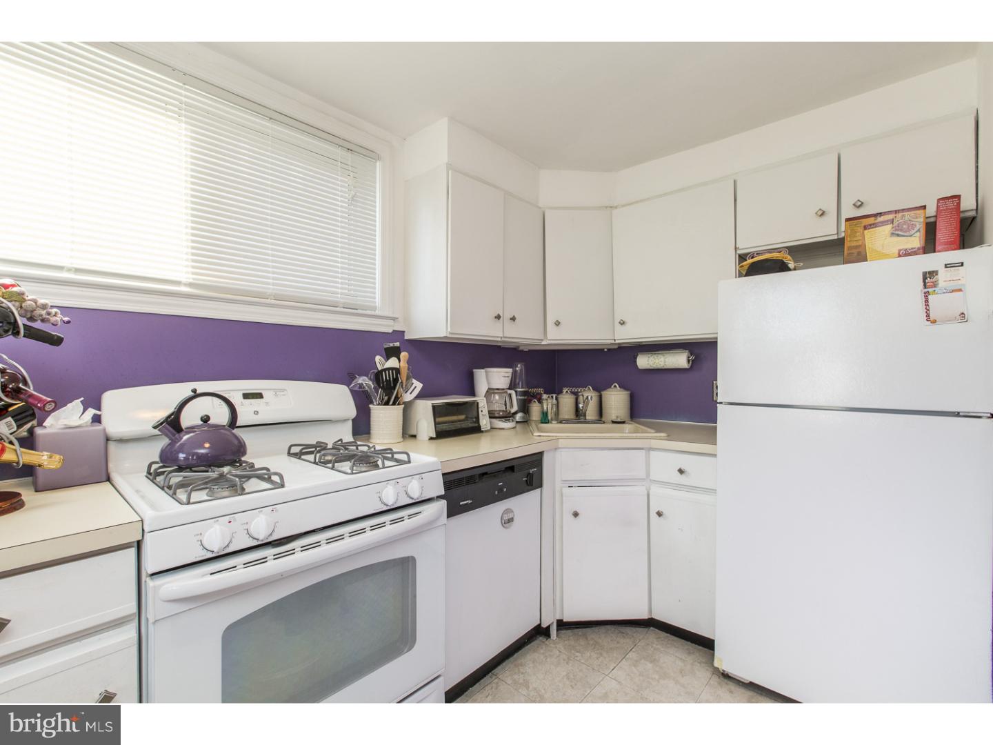1827 Merribrook Road Philadelphia, PA 19151 - Photo 11 of 25 Kitchen