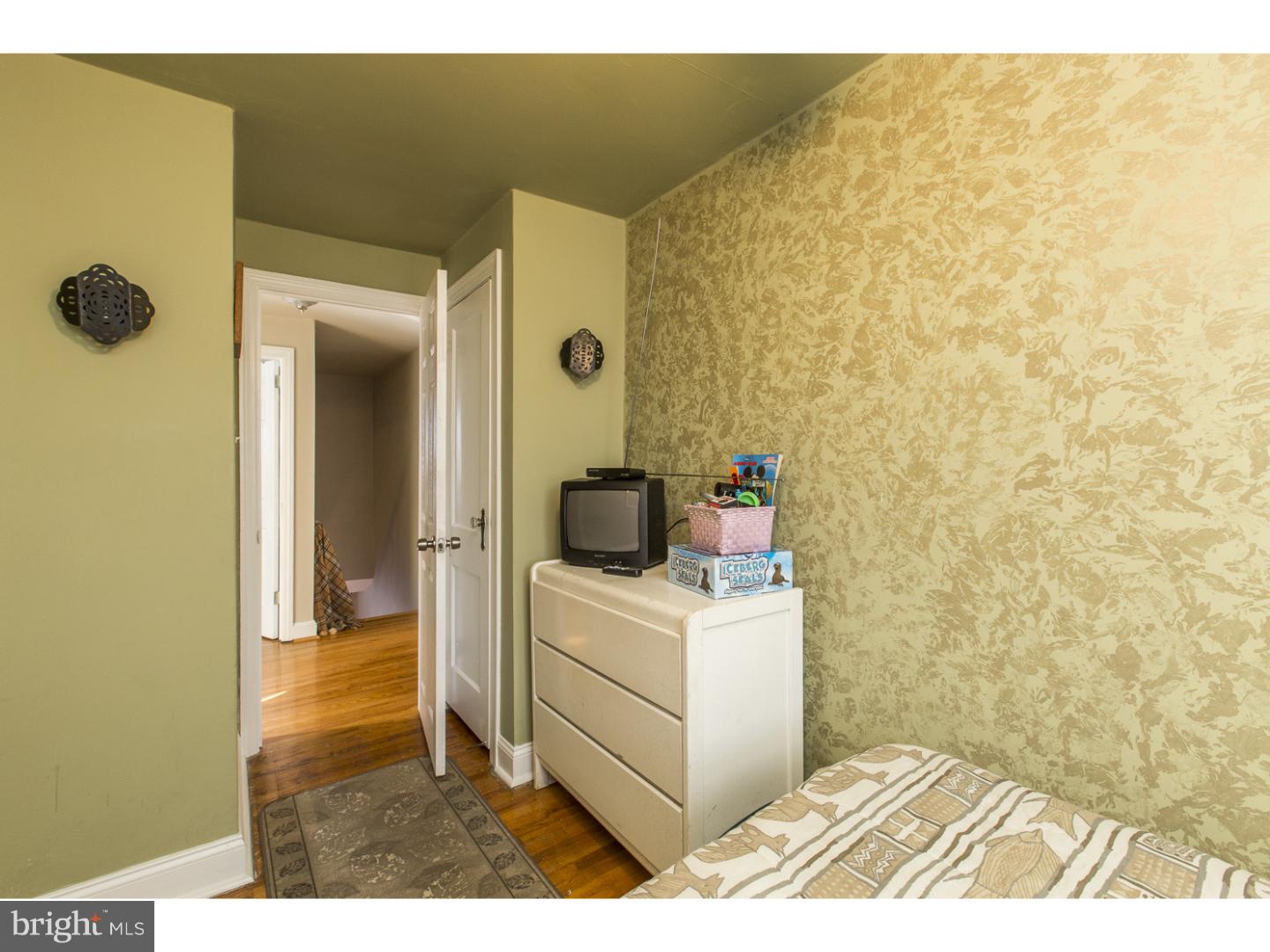 1827 Merribrook Road Philadelphia, PA 19151 - Photo 19 of 25 Bedroom 3