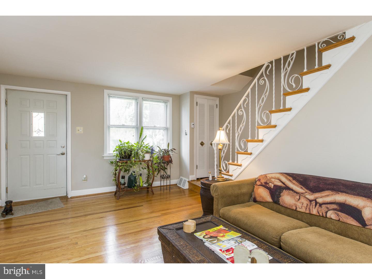 1827 Merribrook Road Philadelphia, PA 19151 - Photo 3 of 25 Living Room