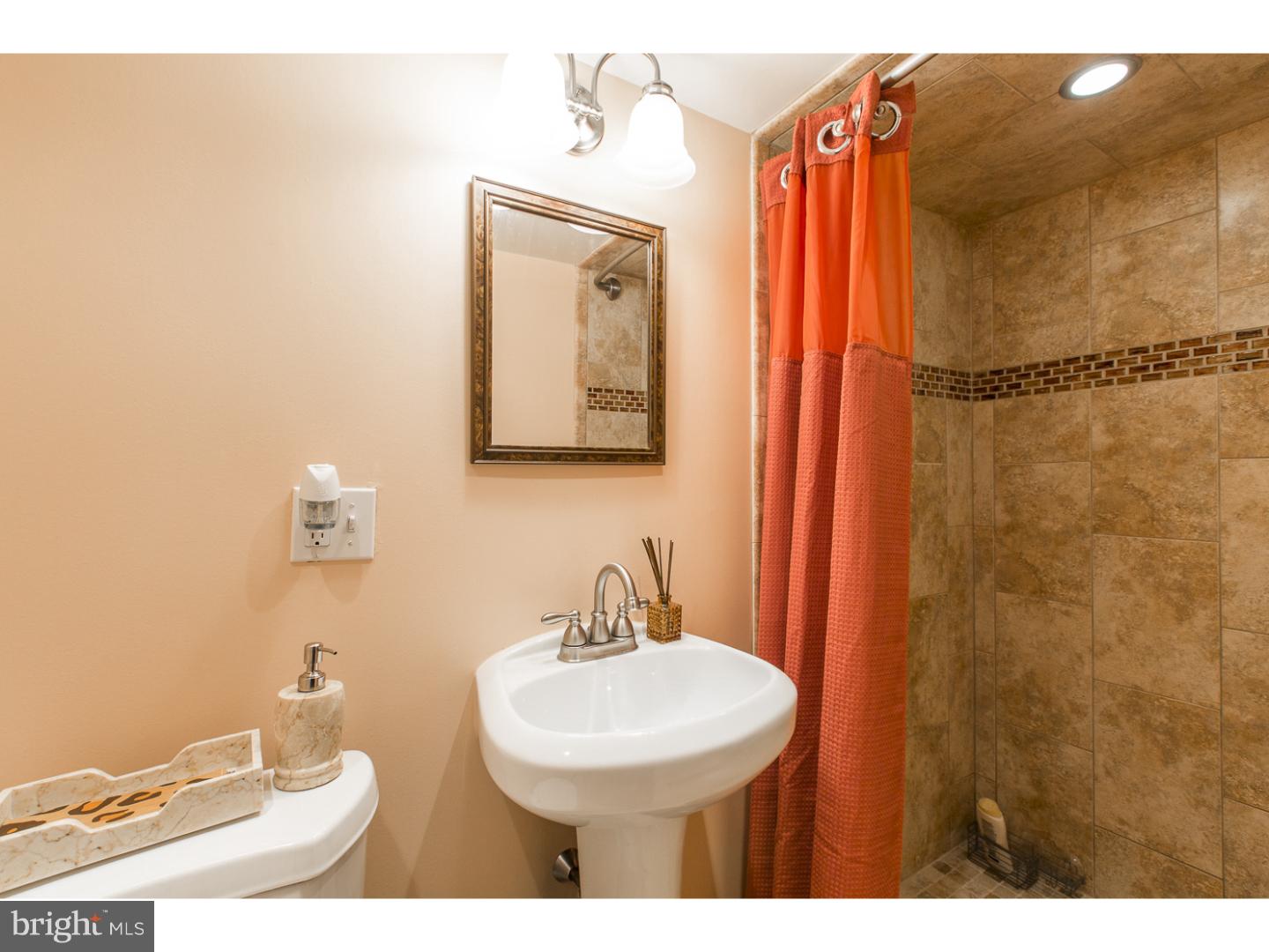 1827 Merribrook Road Philadelphia, PA 19151 - Photo 24 of 25 Bathroom