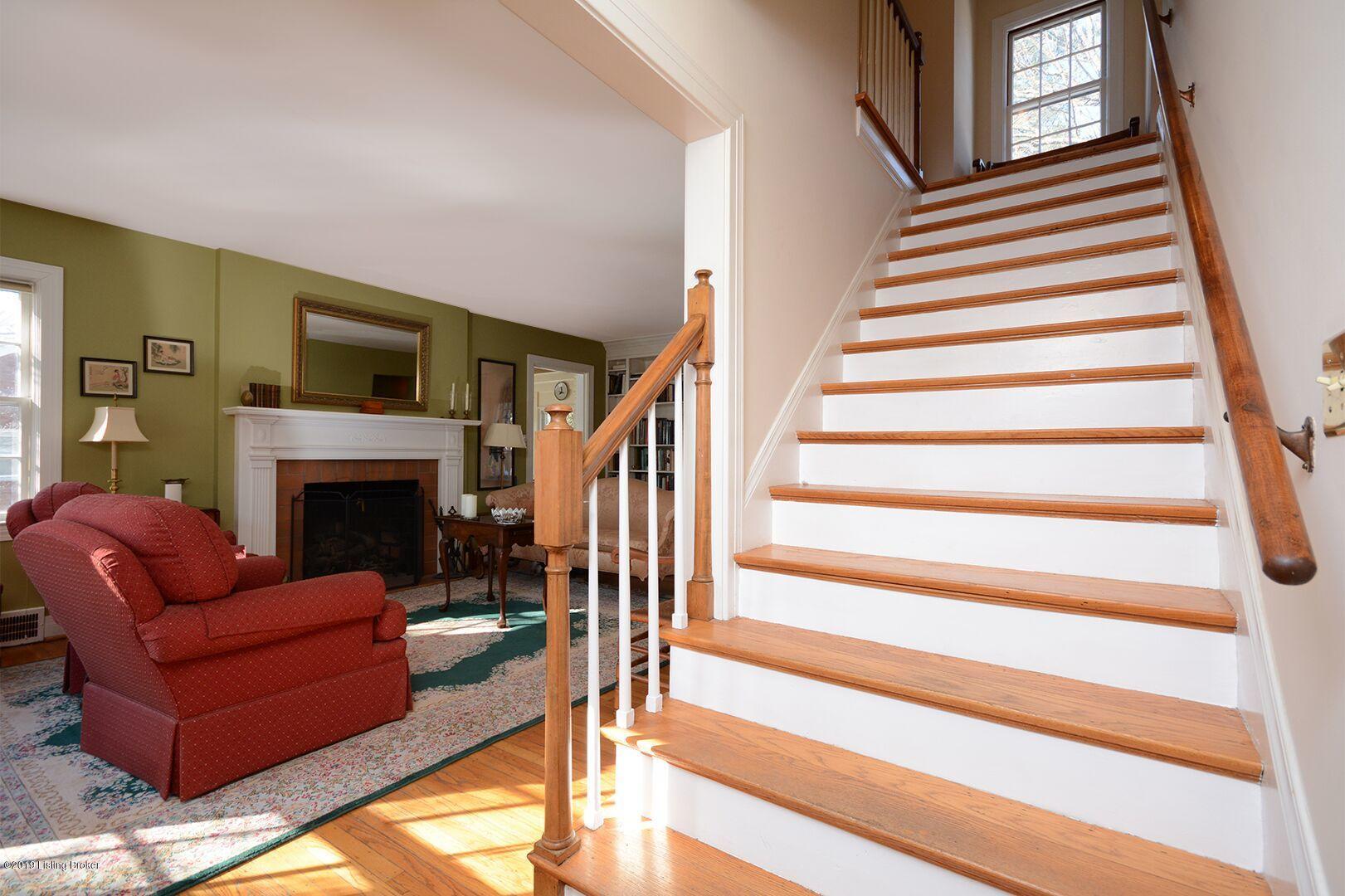 200 Tyne Road Louisville, KY 40207 - Photo 30 of 32 STAIRWAY