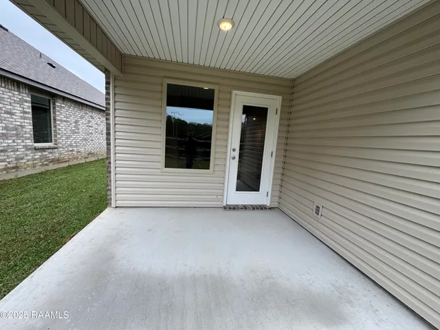 $2,000 | 325 White Pine Drive, Lafayette, LA 70501