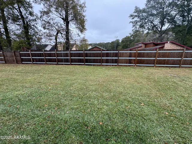 $2,000 | 325 White Pine Drive, Lafayette, LA 70501