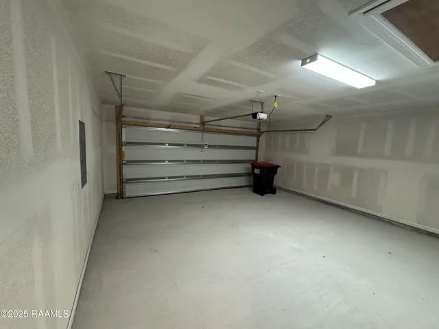 $2,000 | 325 White Pine Drive, Lafayette, LA 70501