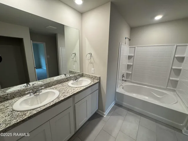 $2,000 | 325 White Pine Drive, Lafayette, LA 70501