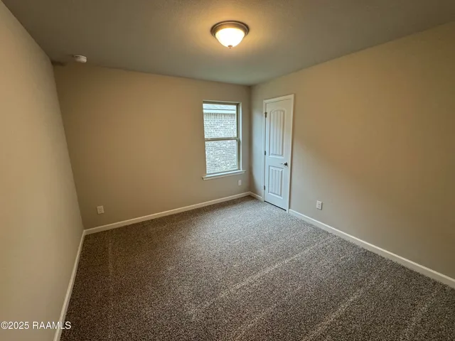 $2,000 | 325 White Pine Drive, Lafayette, LA 70501