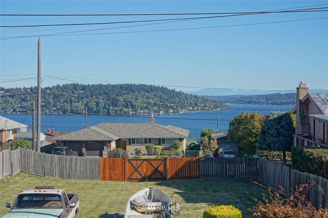 76 South Sunnycrest Road Seattle, WA 98178 - Photo 3 of 14 Gallery Image 3