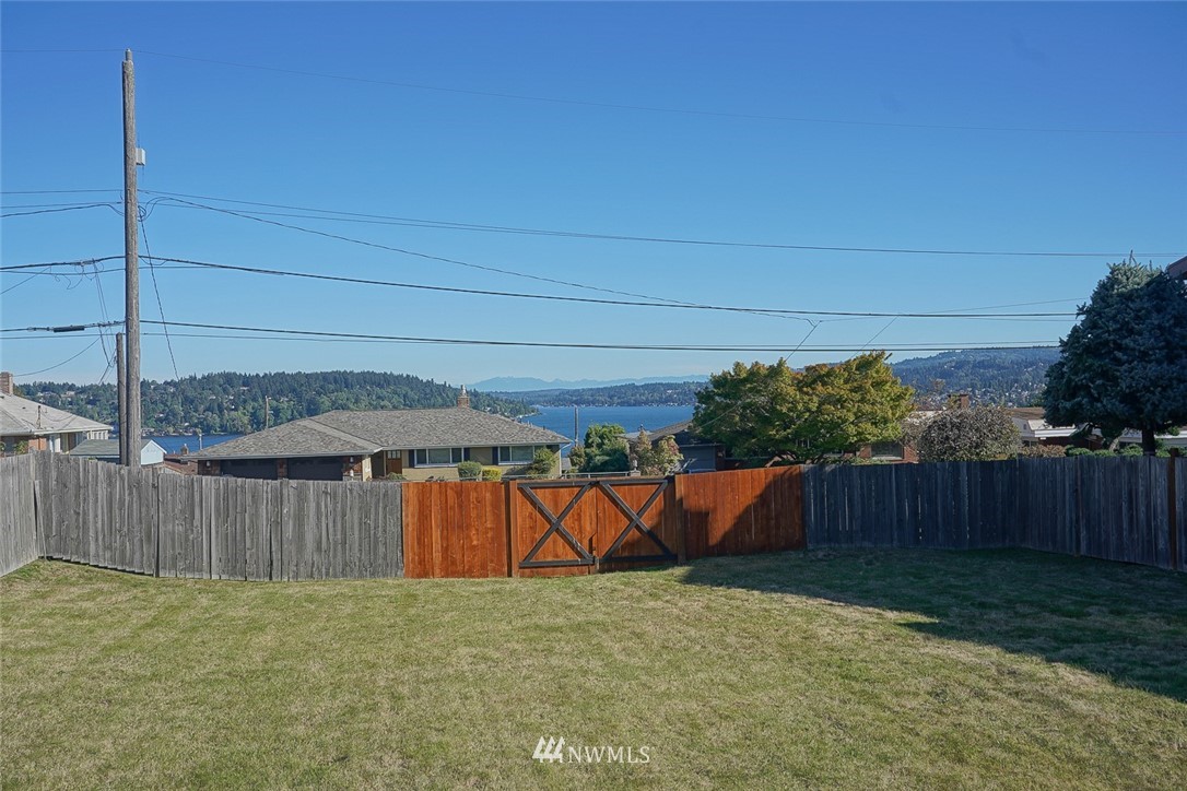 76 South Sunnycrest Road Seattle, WA 98178 - Photo 5 of 14 Gallery Image 5