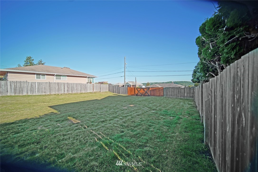 76 South Sunnycrest Road Seattle, WA 98178 - Photo 6 of 14 Gallery Image 6