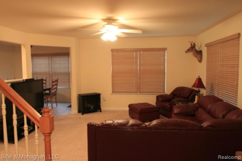 126 Indianside Road Oakland, MI 48363 - Photo 2 of 15 IMG_3064.jpg