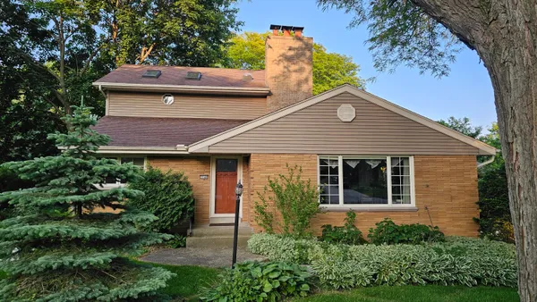 $565,000 | 2340 Alta Louise Parkway, Brookfield, WI 53045