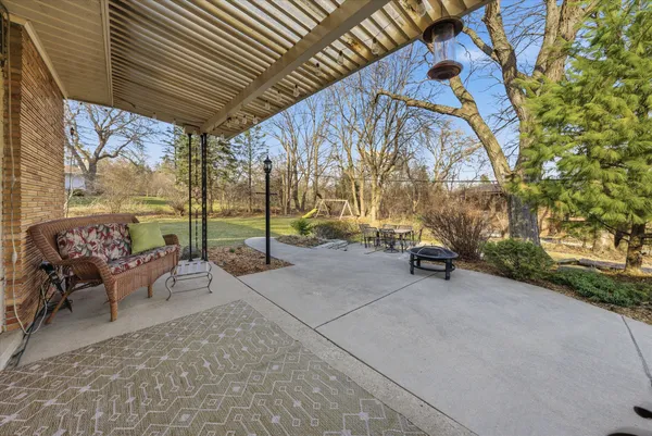 $565,000 | 2340 Alta Louise Parkway, Brookfield, WI 53045