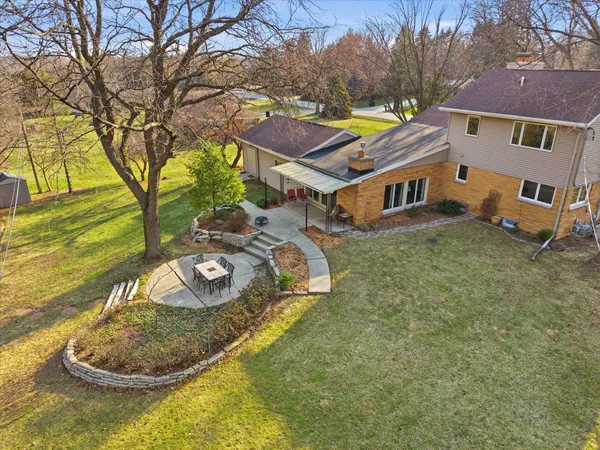 $565,000 | 2340 Alta Louise Parkway, Brookfield, WI 53045