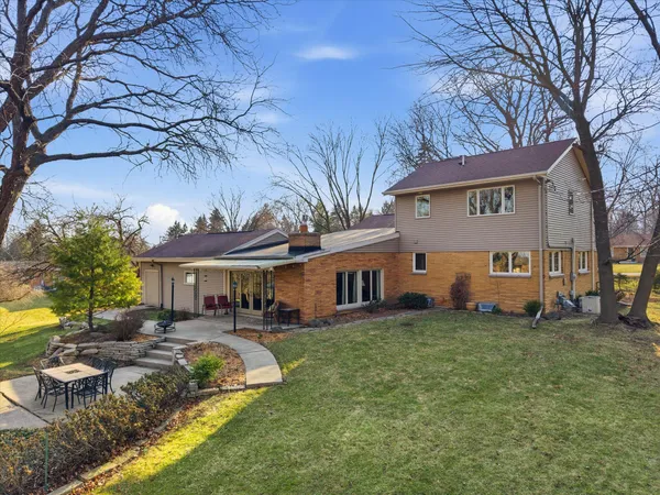 $565,000 | 2340 Alta Louise Parkway, Brookfield, WI 53045