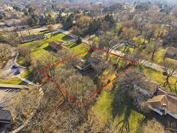 $565,000 | 2340 Alta Louise Parkway, Brookfield, WI 53045