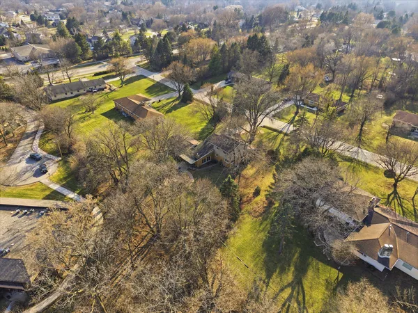 $565,000 | 2340 Alta Louise Parkway, Brookfield, WI 53045