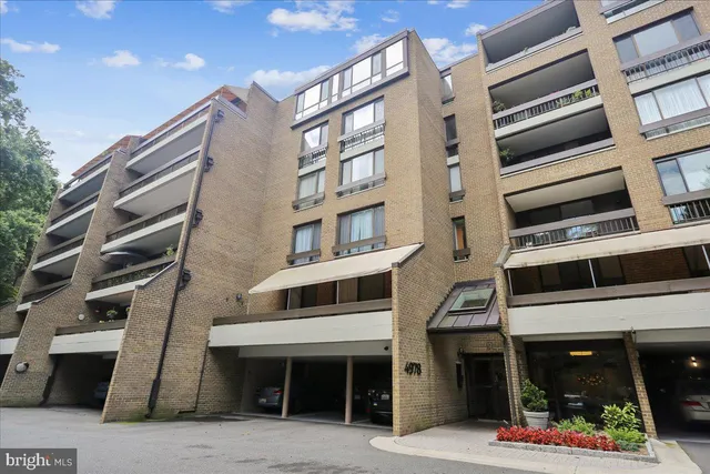 $920,000 | 4978 Sentinel Drive, Unit 12306, Bethesda, MD 20816
