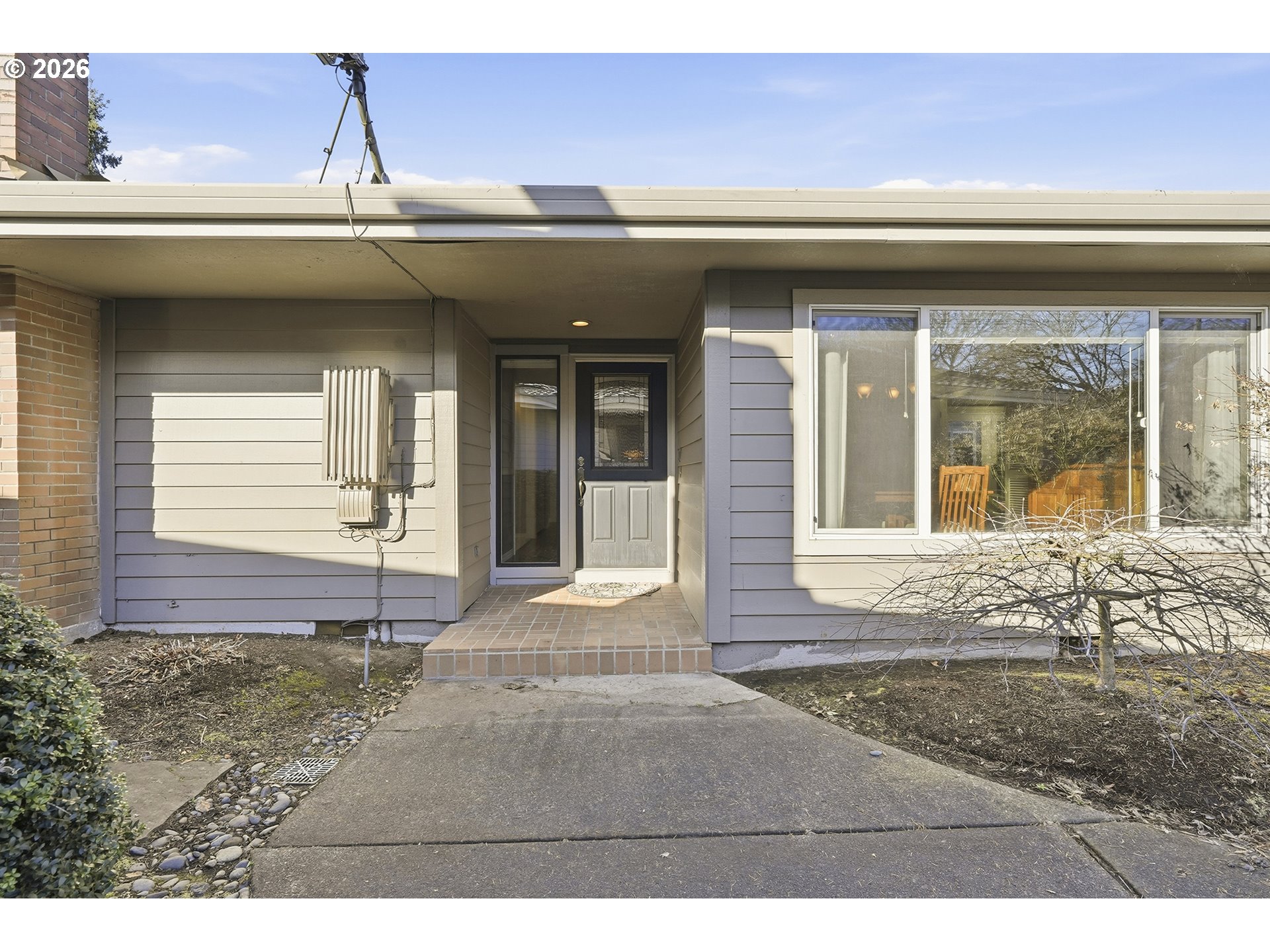 32565 Southwest Lake Point Court Wilsonville, OR 97070 - Photo 4 of 48 a front view of a house