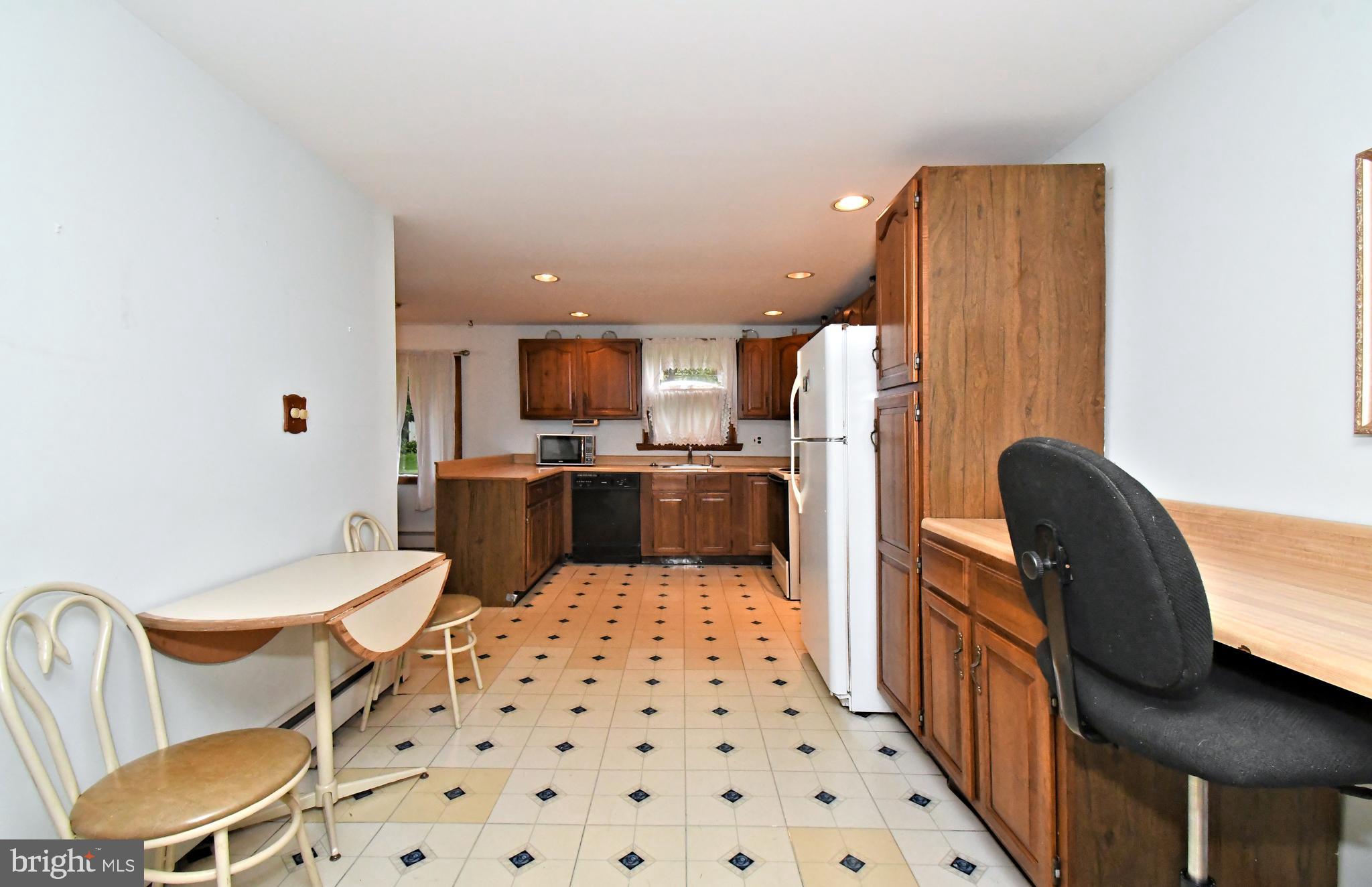 500 Burton Road Oreland, PA 19075 - Photo 9 of 54 Kitchen