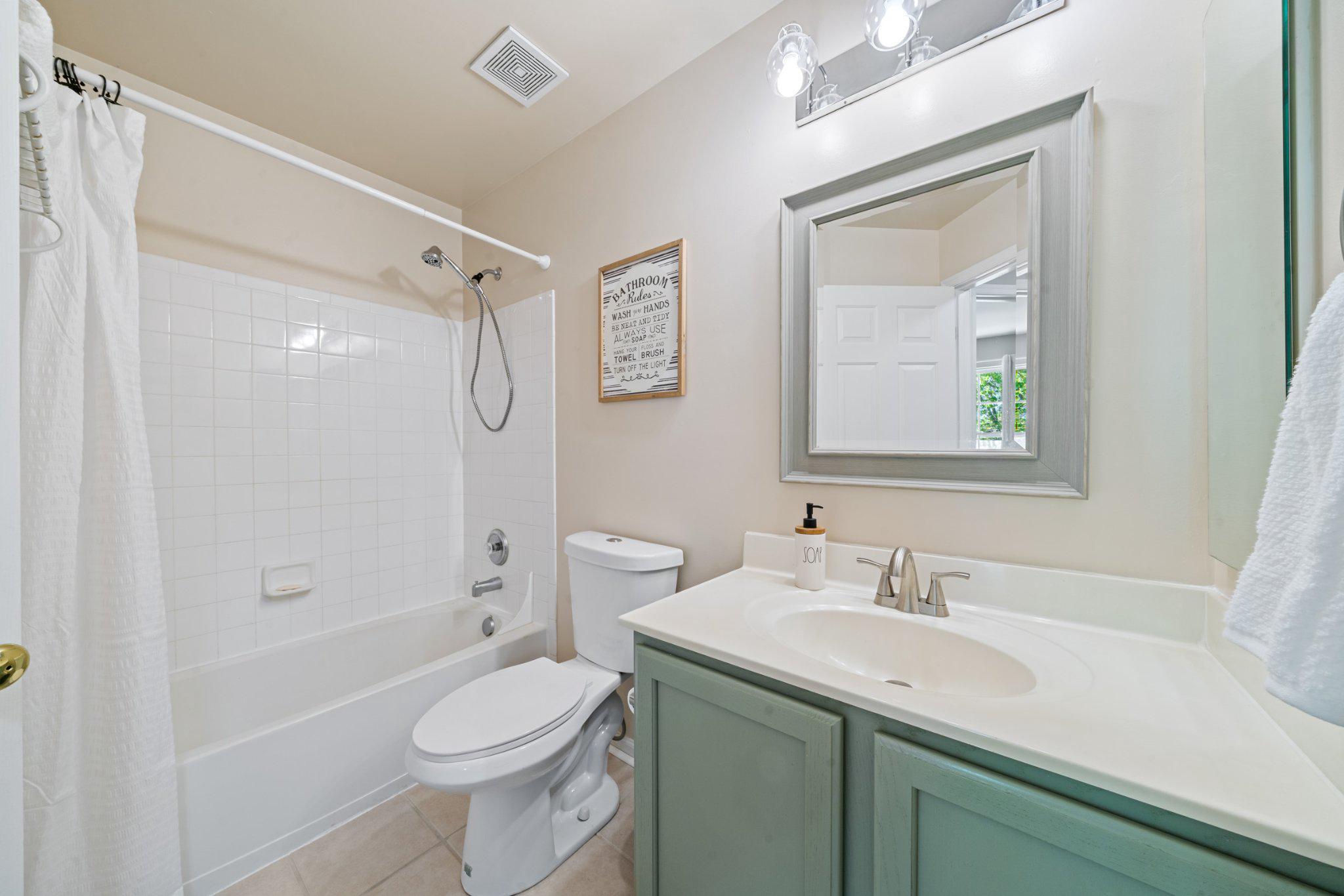 13916 Lullaby Road Germantown, MD 20874 - Photo 27 of 45 Hallway bathroom on upper level.