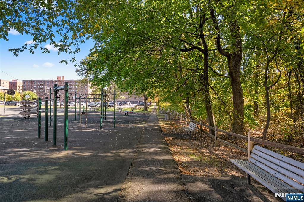 2337 Hudson Terrace, Unit C11 Fort Lee, NJ 07024 - Photo 18 of 23 a view of yard