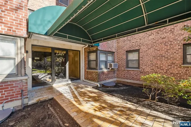 $1,850 | 2337 Hudson Terrace, Unit C11, Fort Lee, NJ 07024