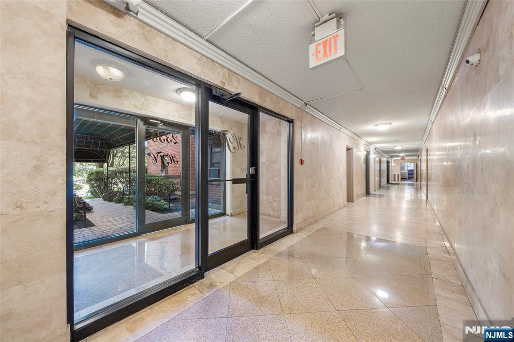 2337 Hudson Terrace, Unit C11 Fort Lee, NJ 07024 - Photo 5 of 23